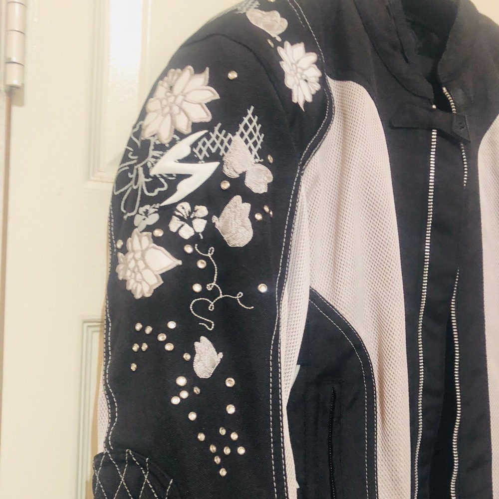 Beautiful Scorpion riding jacket.